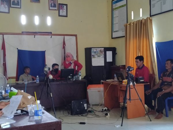 Disdukcapil Lakukan perekaman KTP Elektronik di sambut baik dengan warga Desa