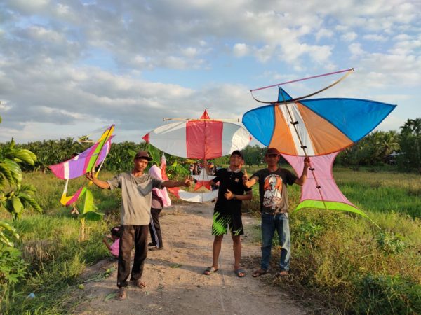 Festival Layang-layang indahkan langit di desa sungai kepayang
