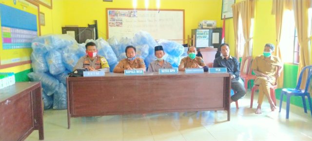 Pemdes Sungai Kepayang Salurkan Bantuan Galon Dan Sabun Untuk Masyarakat